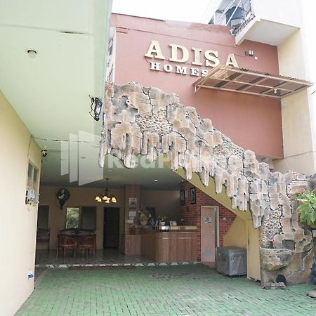 Adisa Homestay Near Saiful Anwar Malang Esterno foto