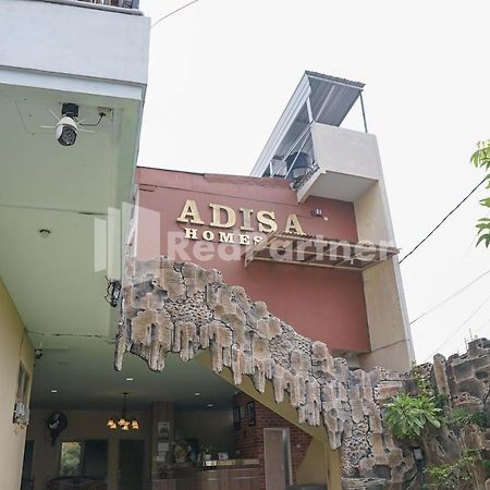 Adisa Homestay Near Saiful Anwar Malang Esterno foto