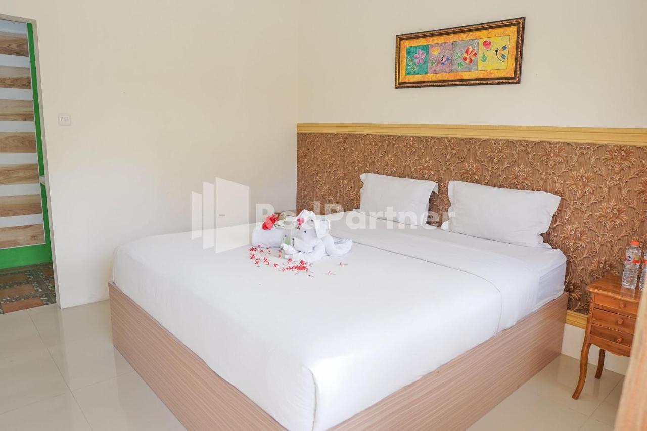 Adisa Homestay Near Saiful Anwar Malang Esterno foto