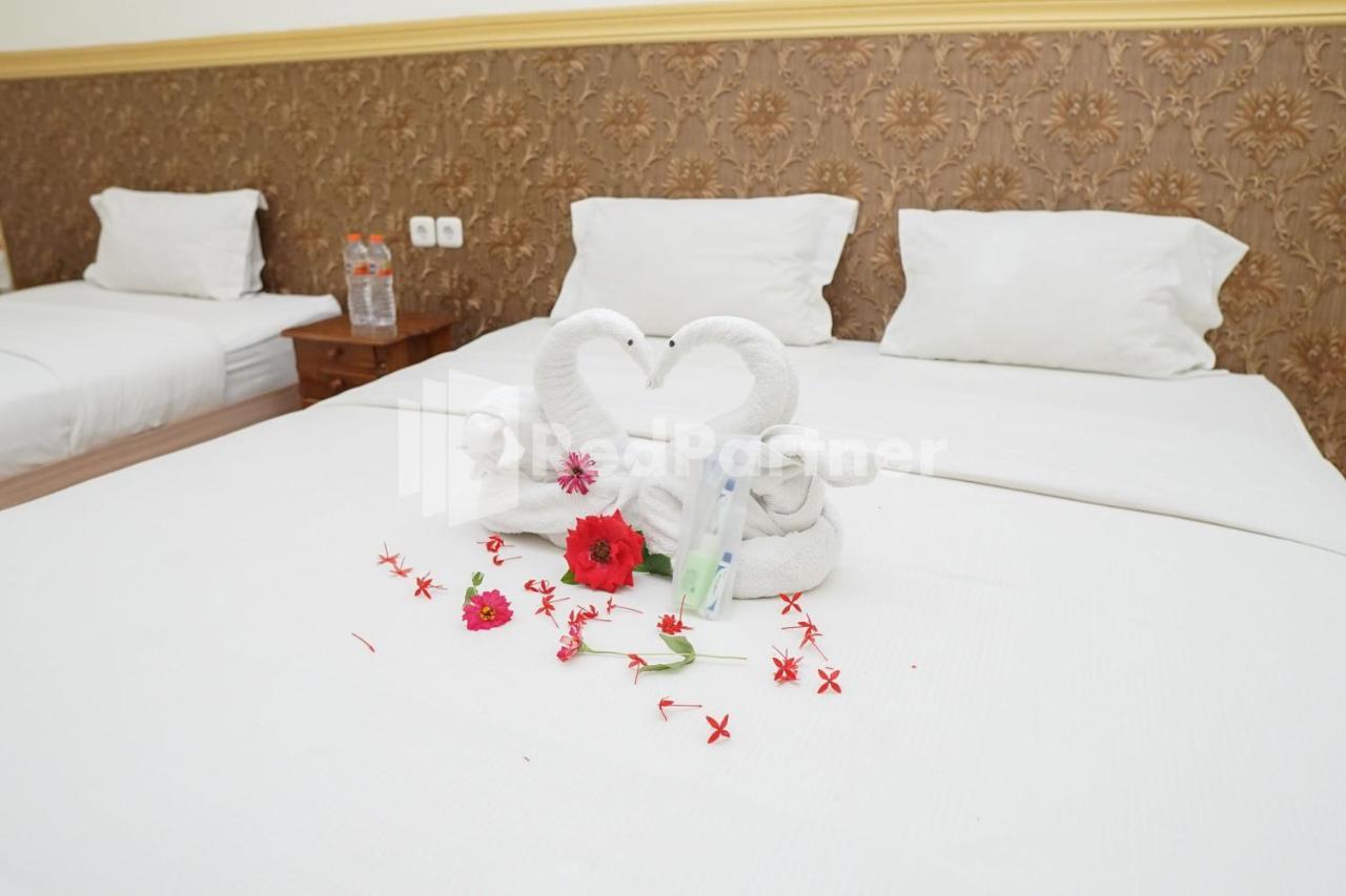 Adisa Homestay Near Saiful Anwar Malang Esterno foto