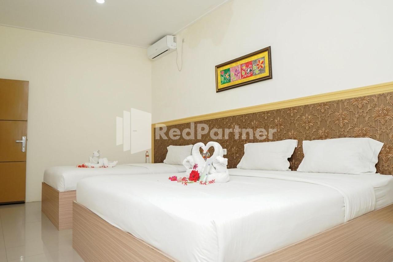 Adisa Homestay Near Saiful Anwar Malang Esterno foto