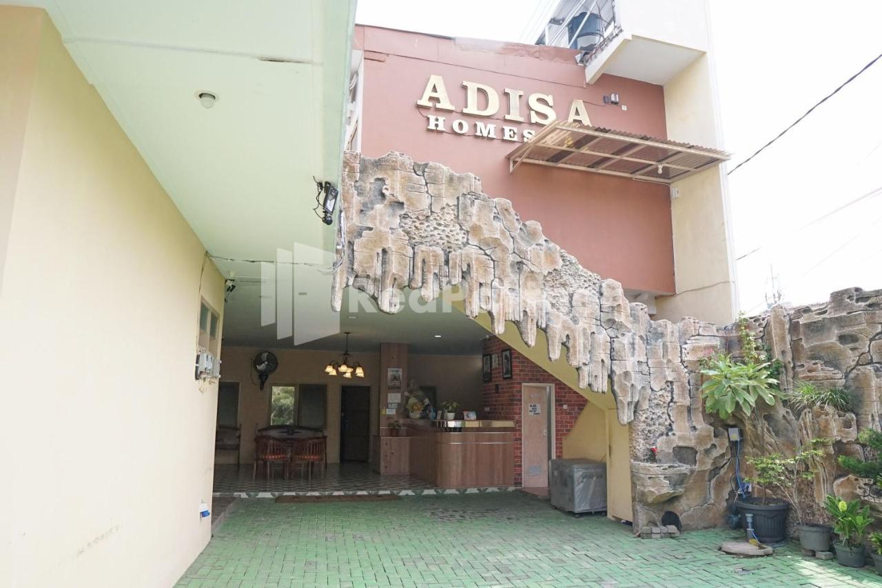 Adisa Homestay Near Saiful Anwar Malang Esterno foto