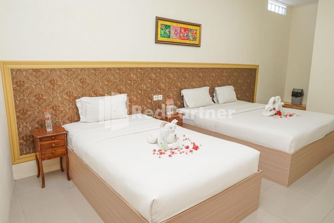 Adisa Homestay Near Saiful Anwar Malang Esterno foto