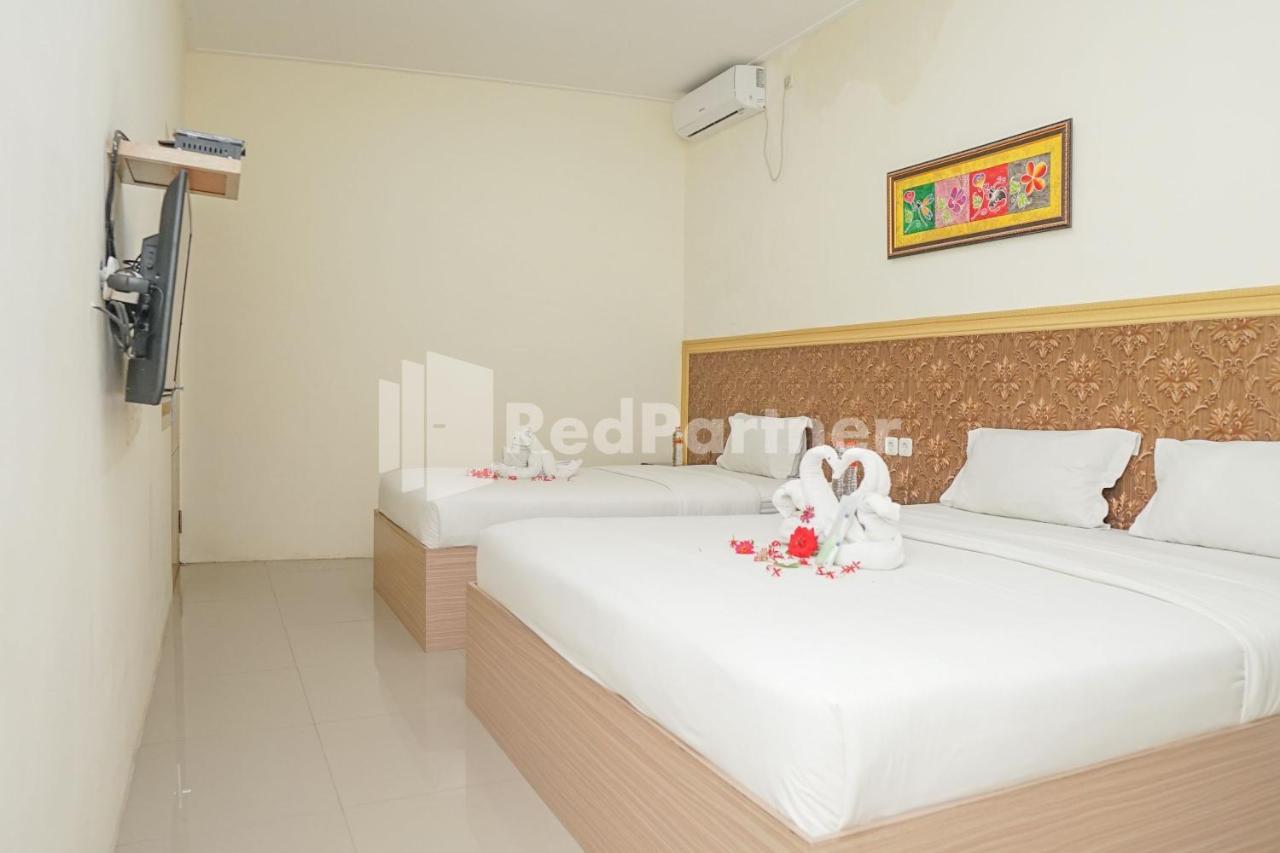 Adisa Homestay Near Saiful Anwar Malang Esterno foto