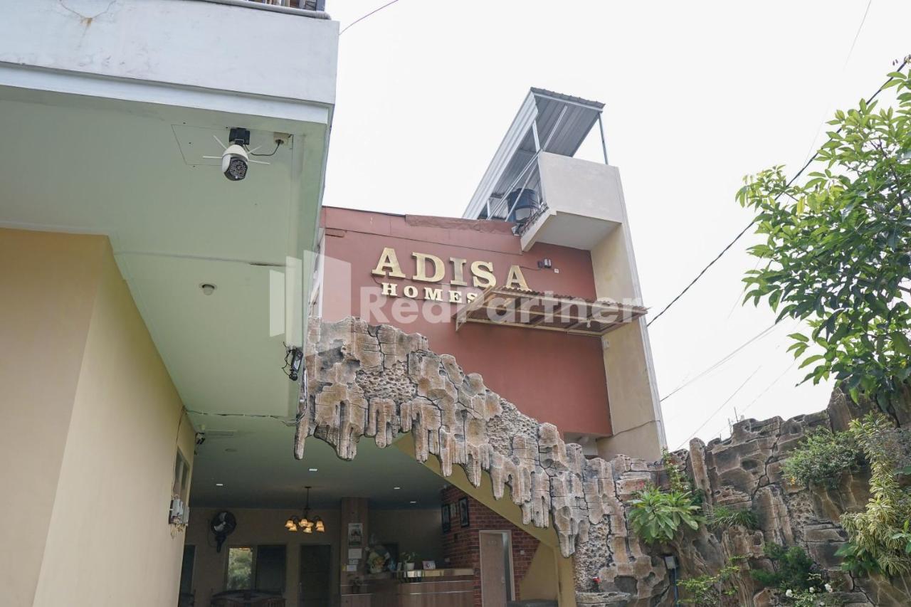 Adisa Homestay Near Saiful Anwar Malang Esterno foto