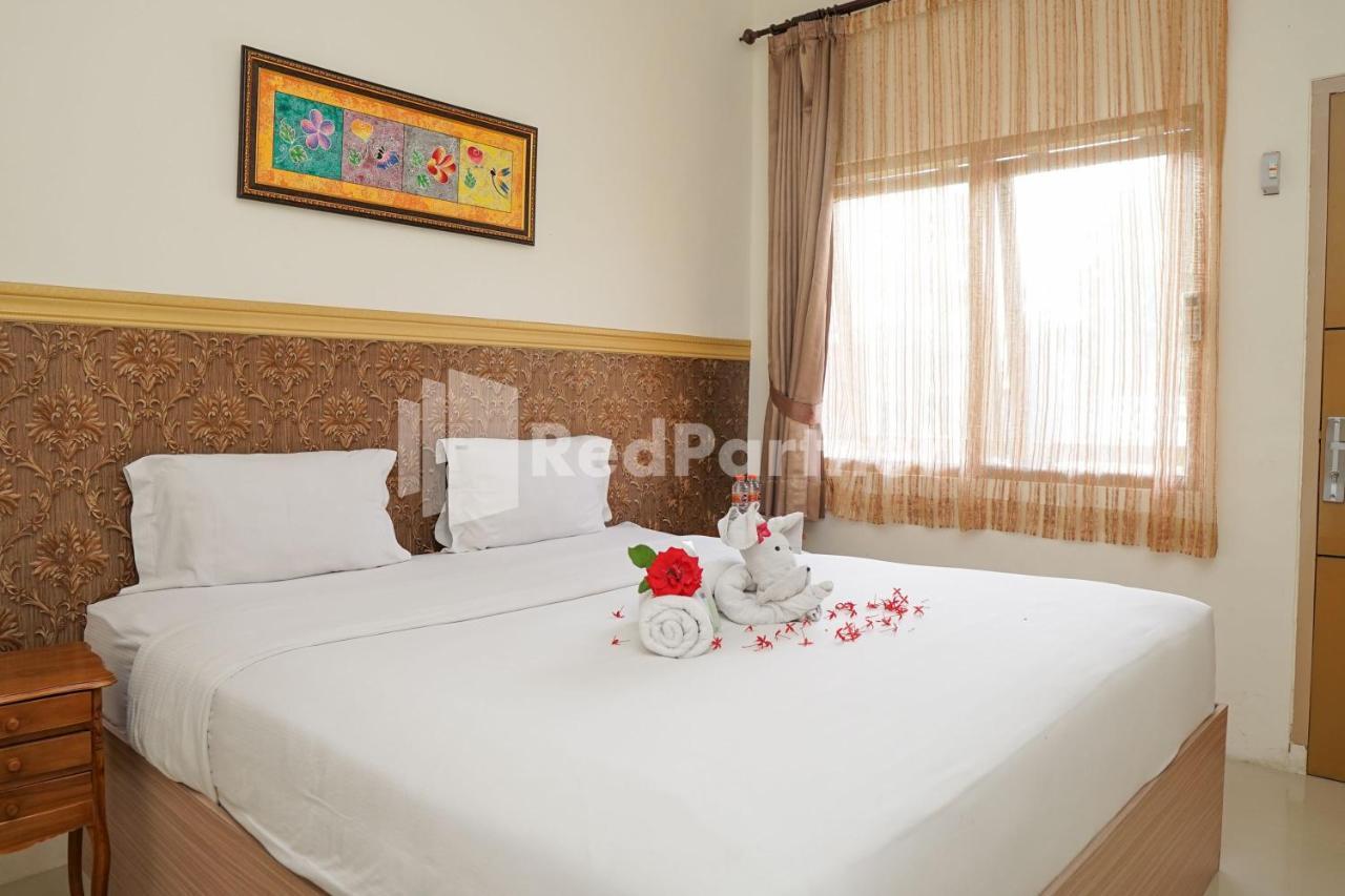 Adisa Homestay Near Saiful Anwar Malang Esterno foto