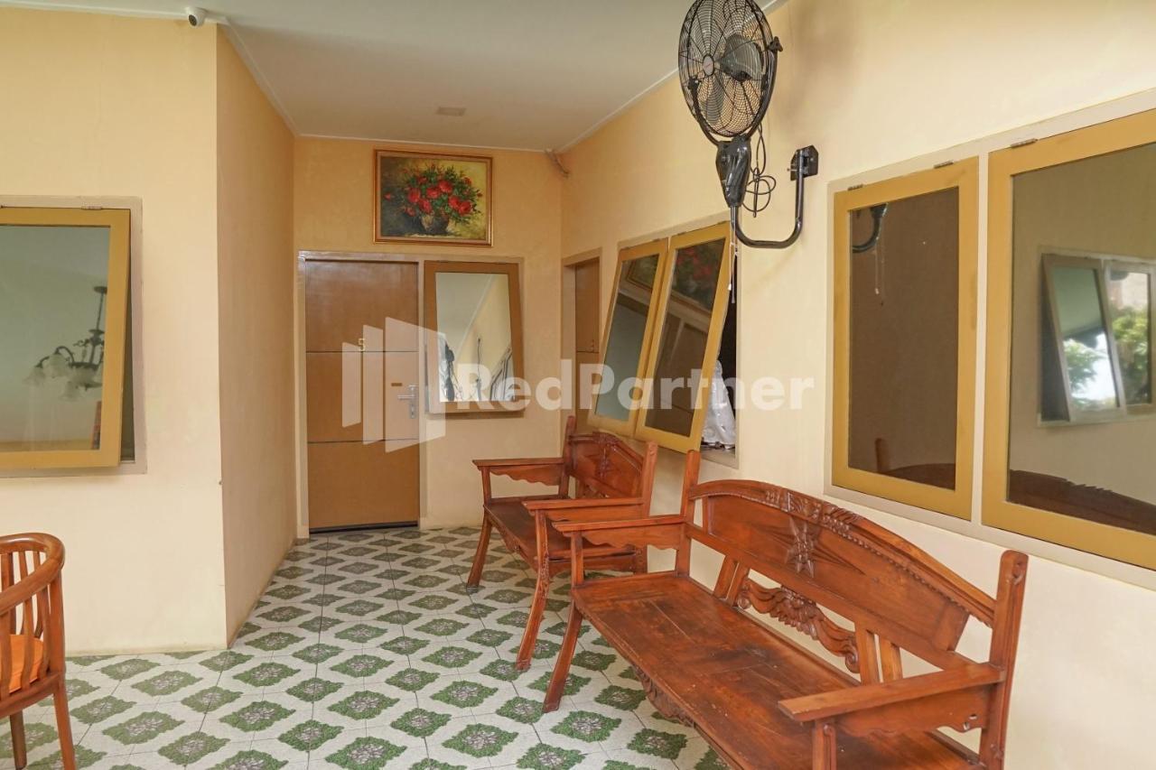 Adisa Homestay Near Saiful Anwar Malang Esterno foto